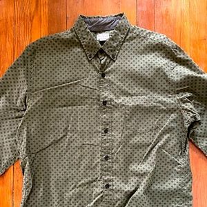 J.Crew Men’s Green Button-Up. Size L